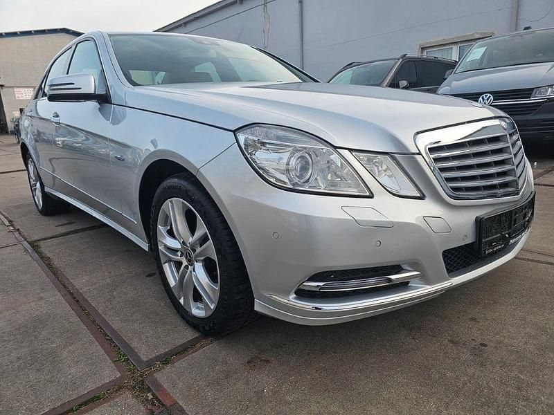 Gebraucht Mercedes E250 204 PS (150 kW) 2010 Iridiumsilber Limousine