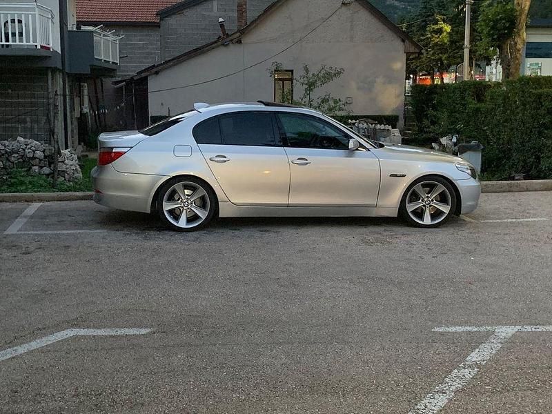 Silber Gebraucht 2007 BMW 530 Limousine | 7.500 € (Fairer Preis) - Bild 1/4