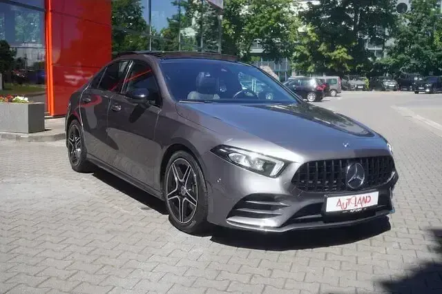 Gebraucht Mercedes A200 AMG line 163 PS (119 kW) 2020 Grau Limousine