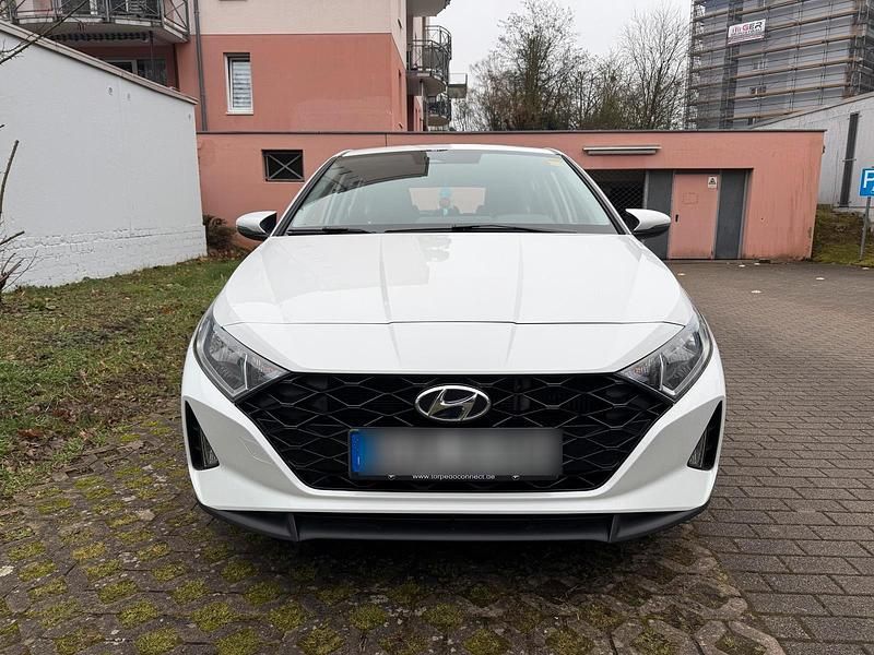 Gebraucht Hyundai i20 101 PS (74 kW) 2021 Weiß Kleinwagen