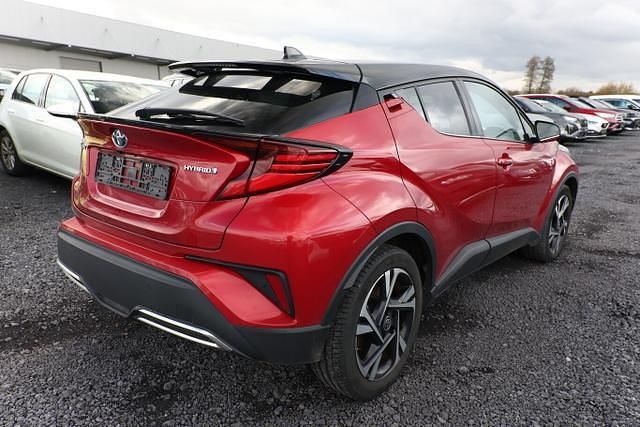 Emotional rot metallic / schwarz emotional rot metallic / schwarz Gebraucht 2022 Toyota C-HR Premium SUV | 21.520 € (Guter Preis) - Bild 1/4