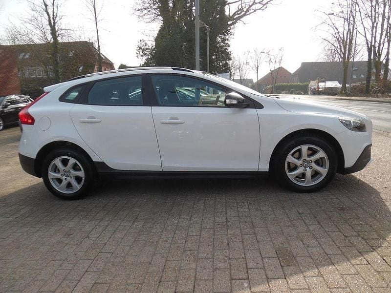 Gebraucht Volvo V40 CC Kinetic 114 PS (83 kW) 2014 Weiß Kombi