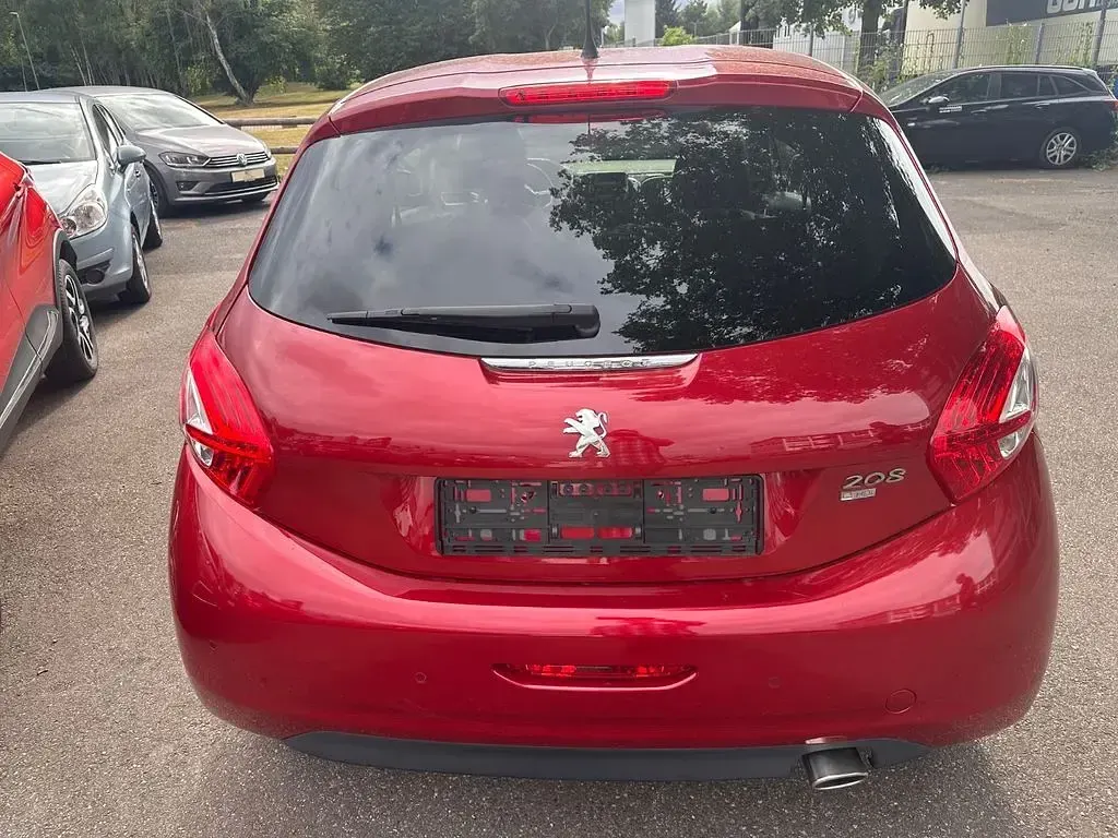 Gebraucht Peugeot 208 Allure 114 PS (83 kW) 2013 Rot Kleinwagen