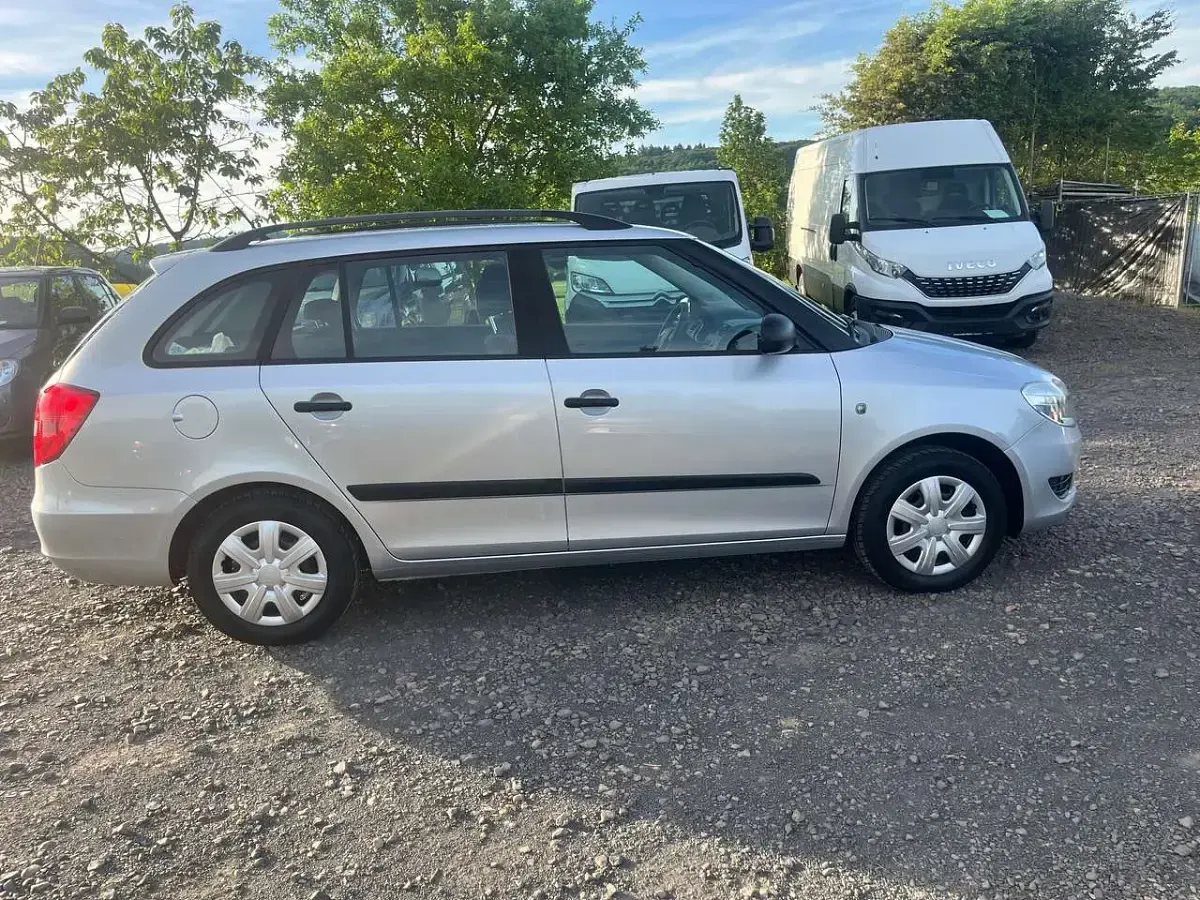 Używany Skoda Fabia Special 69 KM (50 kW) 2011 Srebrny Kombi