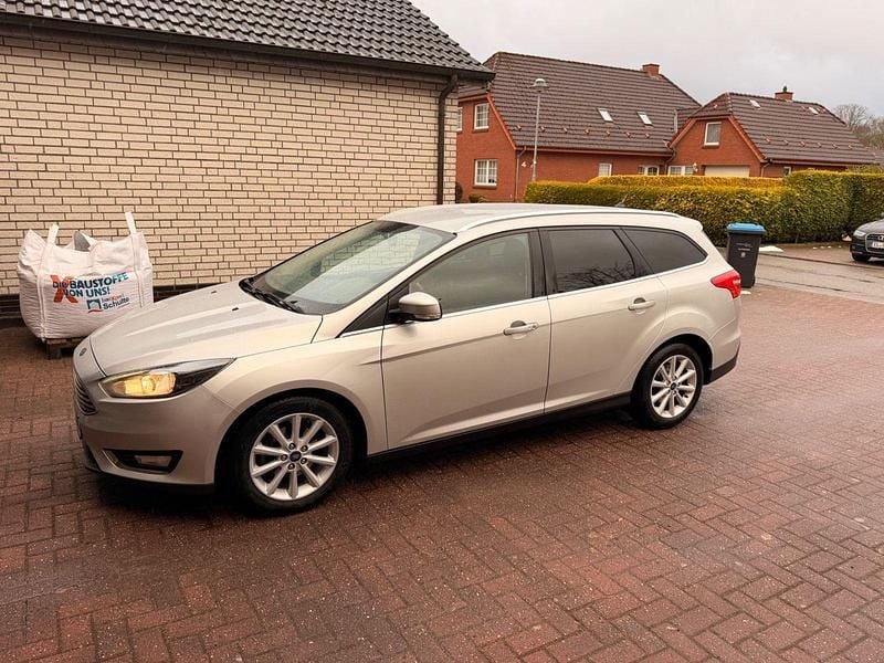 Gebraucht Ford Focus Titanium 125 PS (91 kW) 2017 Silber Kombi