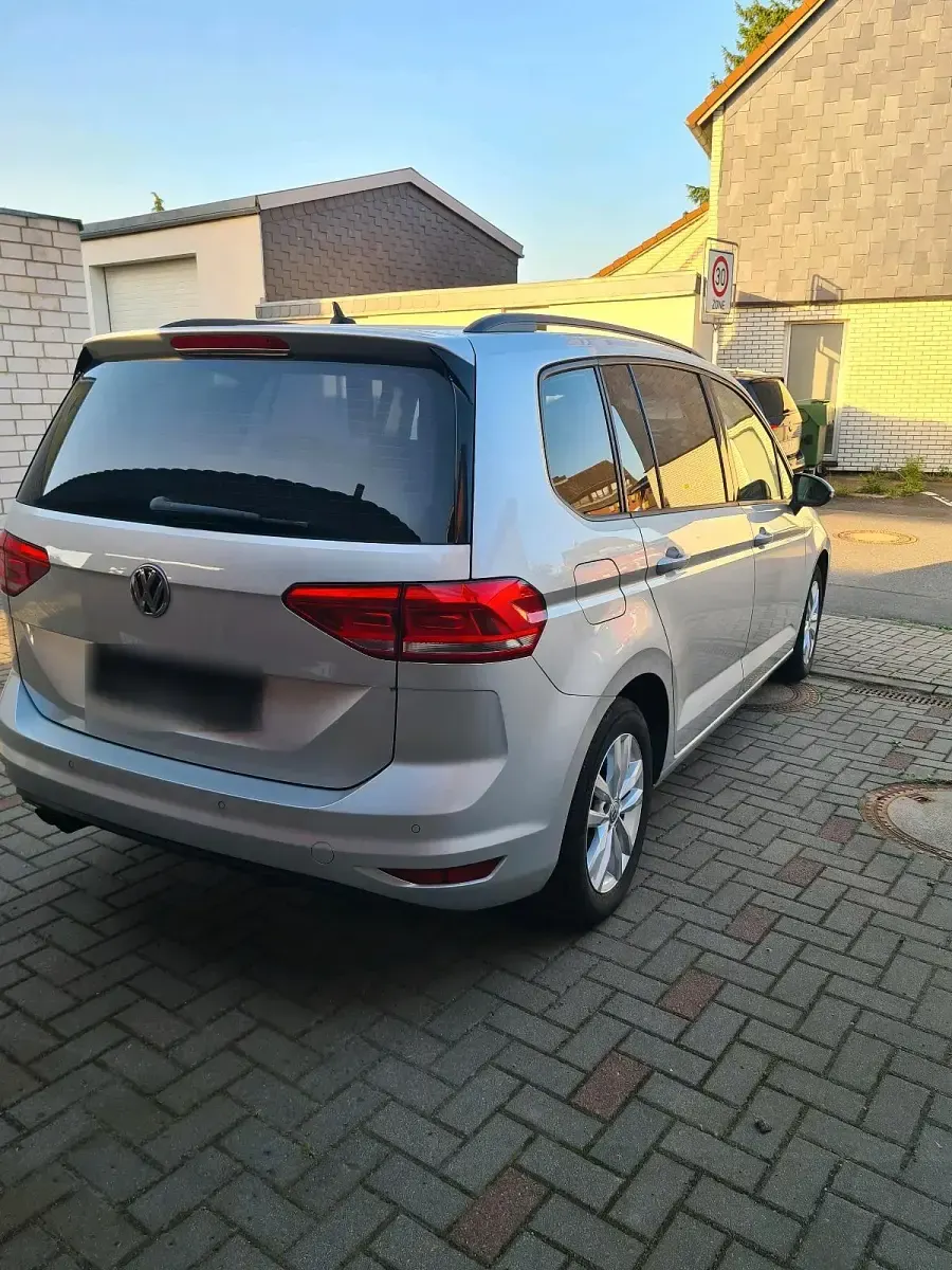 Gebraucht VW Touran 150 PS (110 kW) 2016 Silber Van / Kleinbus