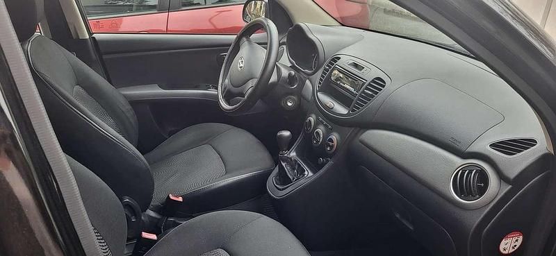 Schwarz Gebraucht 2011 Hyundai i10 Edition Kleinwagen | 2.250 € - Bild 1/4