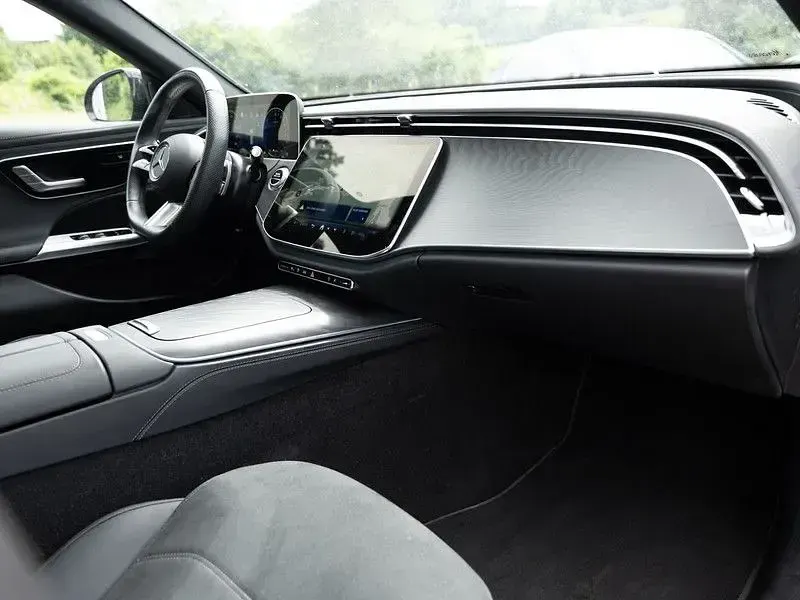 Gebraucht Mercedes E300 AMG 204 PS (150 kW) 2024 Schwarz metalliclack obsidians Kombi