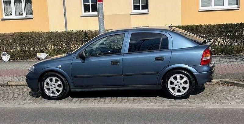 Blau Gebraucht 2001 Opel Astra Comfort Limousine | 1.400 € (Guter Preis) - Bild 1/4