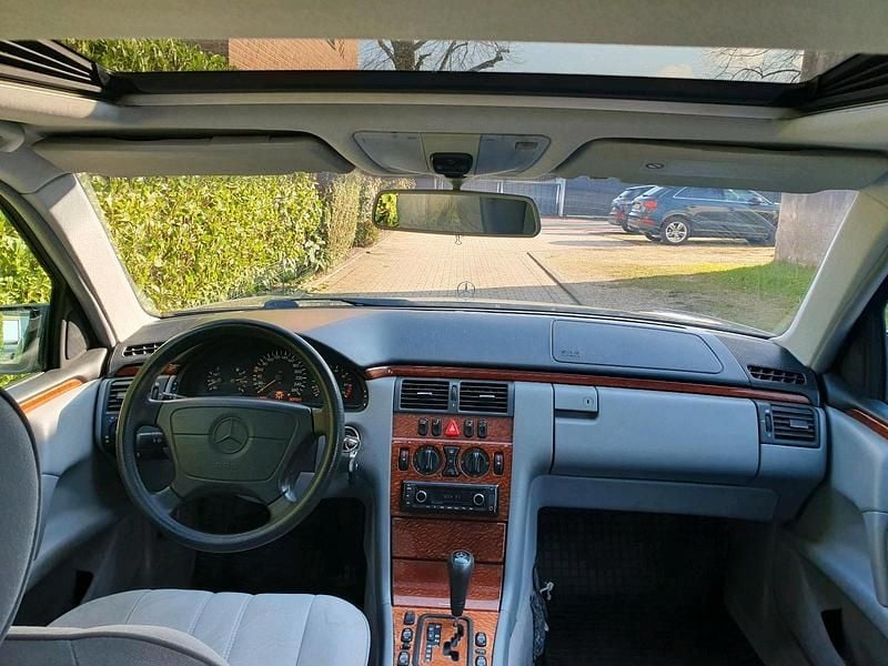 Gebraucht Mercedes E280 204 PS (150 kW) 1998 Limousine
