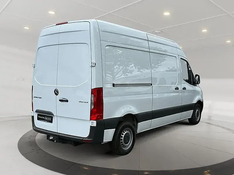 Gebraucht Mercedes Sprinter 150 PS (110 kW) 2023 Arktikweiss Van