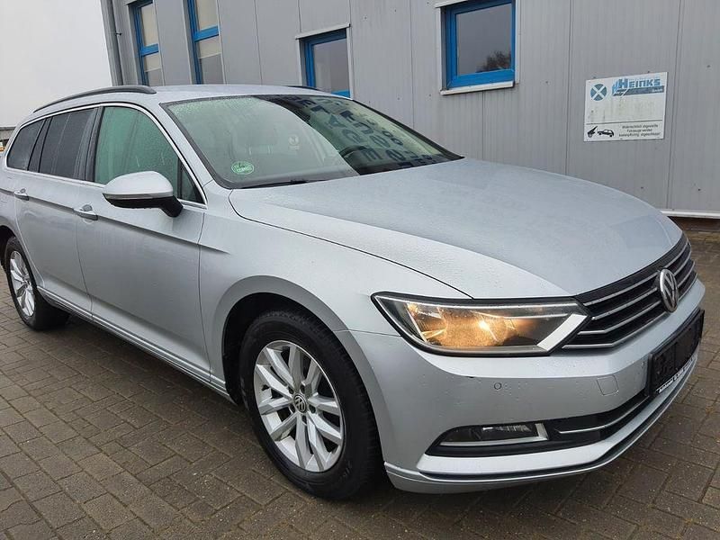 Silber Gebraucht 2016 VW Passat Comfortline Kombi | 12.450 € (Guter Preis) - Bild 1/4