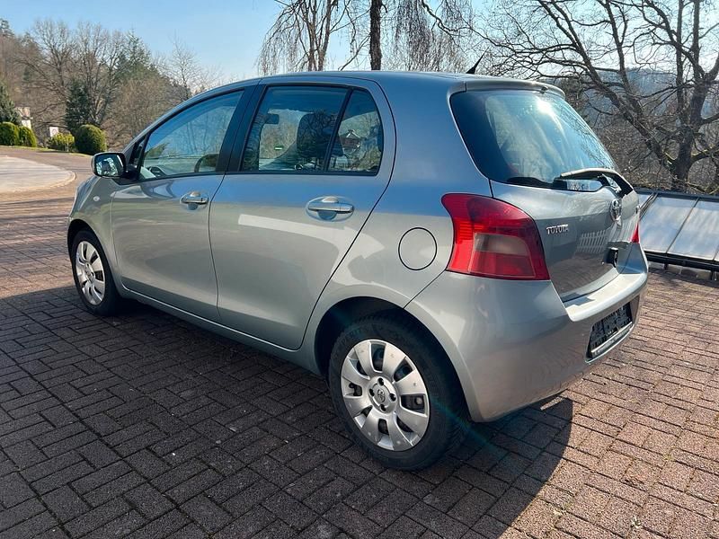 Gebraucht Toyota Yaris Cool 87 PS (63 kW) 2006 Silber Limousine