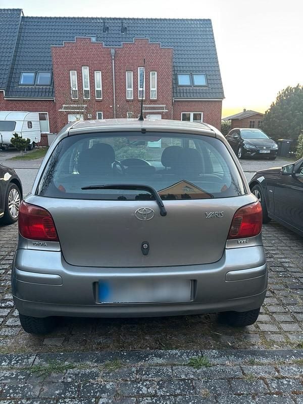 Gebraucht Toyota Yaris 87 PS (63 kW) 2004 Silber Kleinwagen