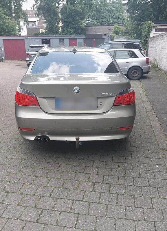 Gebraucht BMW 520 170 PS (125 kW) 2005 Gold Limousine