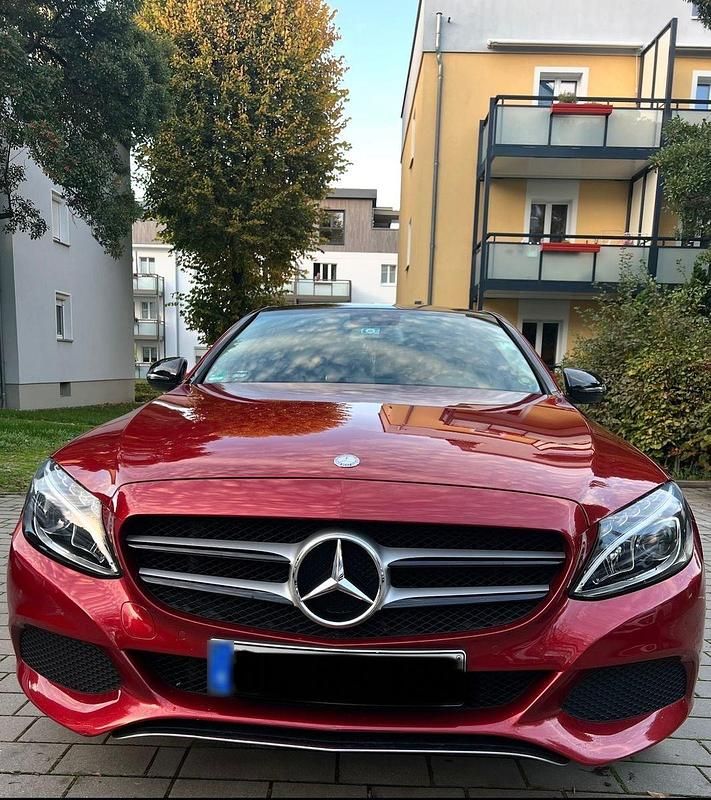 Gebraucht Mercedes C180 156 PS (114 kW) 2017 Rot Limousine