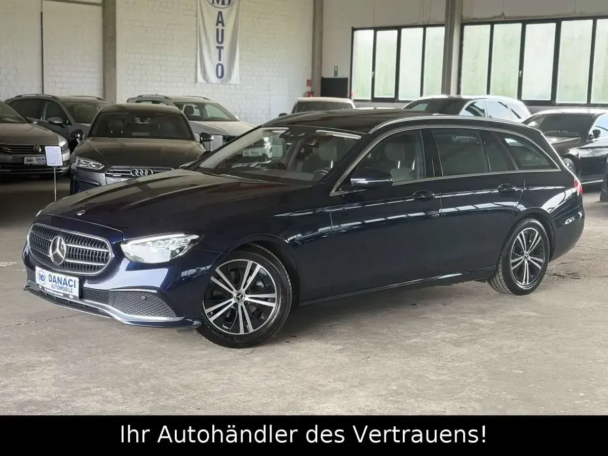 Gebraucht Mercedes E220 Avantgarde 194 PS (142 kW) 2021 Cavansitblau Kombi