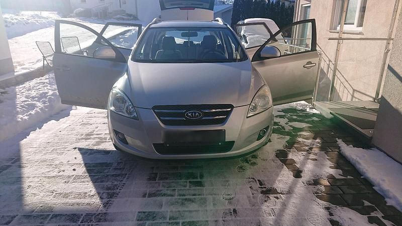 Gebraucht Kia Ceed 109 PS (80 kW) 2008 Silber Kleinwagen