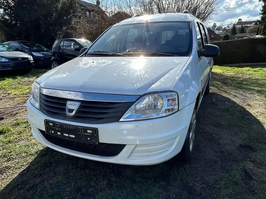 Gebraucht Dacia Logan MCV Ambiance 88 PS (64 kW) 2011 Weiß Kombi