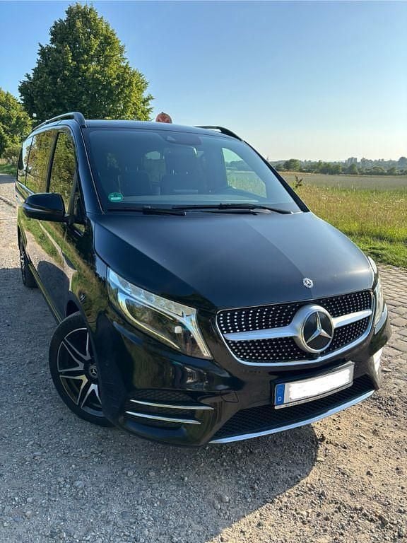 Schwarz Gebraucht 2019 Mercedes V220 AMG Van / Kleinbus | 27.500 € (Superpreis) - Bild 1/4