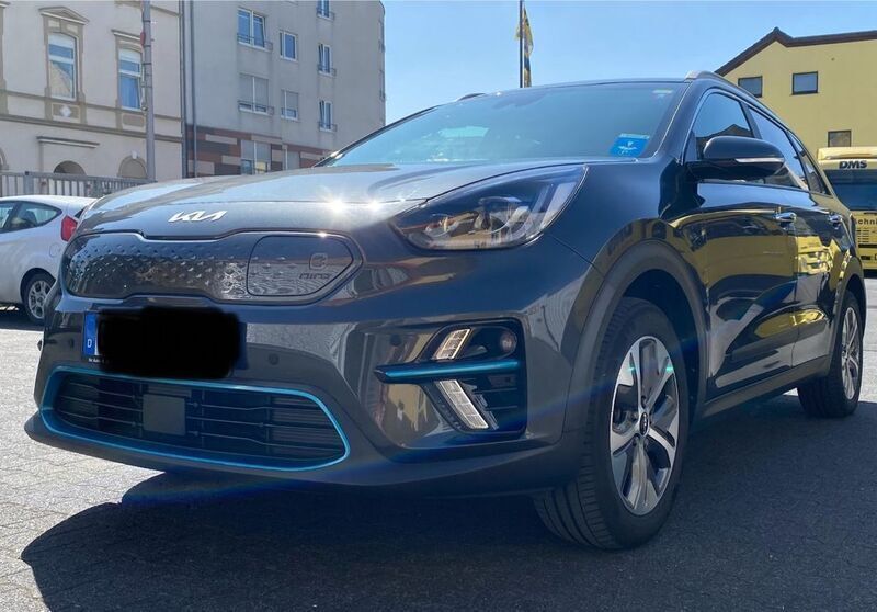 Grau Gebraucht 2022 Kia e-Niro Spirit SUV | 22.000 € (Superpreis) - Bild 1/4