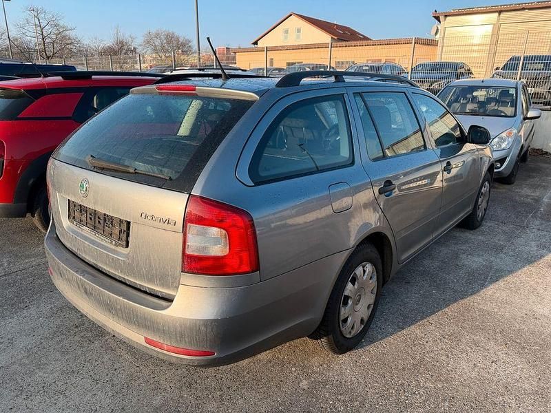 Gebraucht Skoda Octavia Fun 105 PS (77 kW) 2012 Grau Kombi