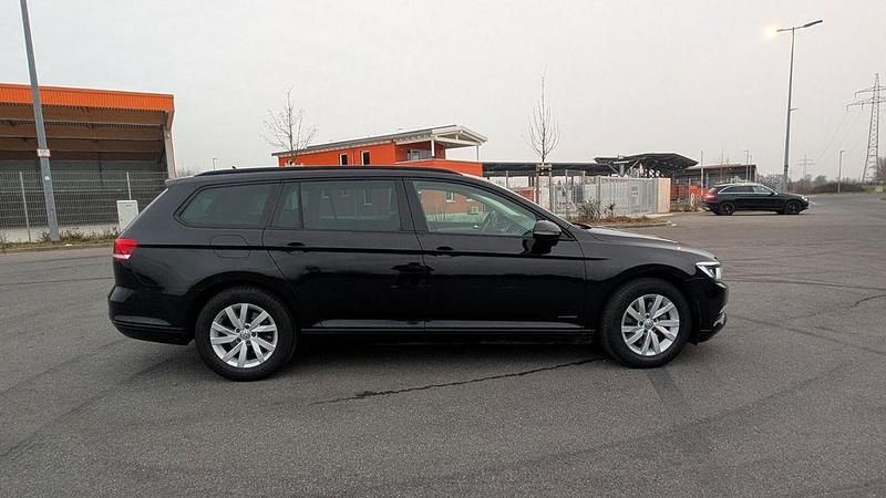 Gebraucht VW Passat 125 PS (91 kW) 2018 Schwarz Kombi