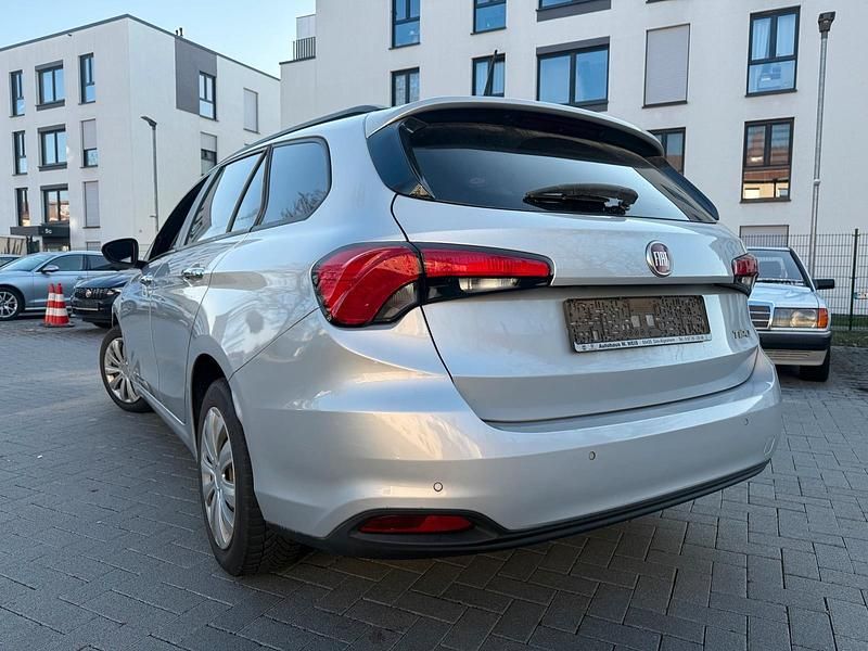 Gebraucht Fiat Tipo Easy 120 PS (88 kW) 2017 Silber Kombi