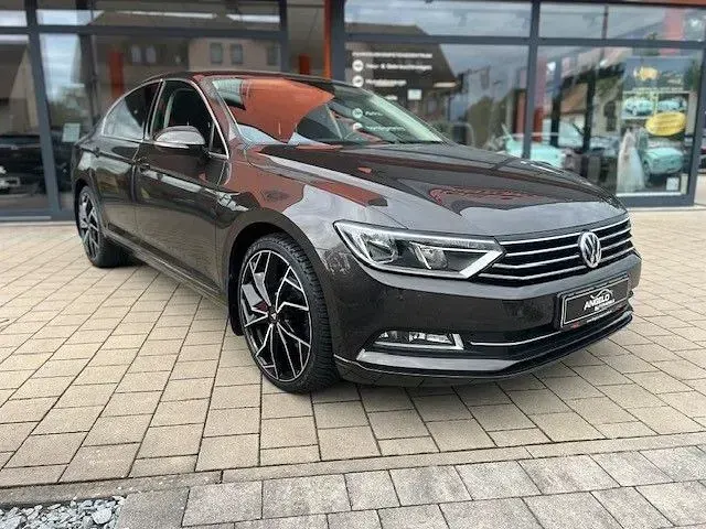 Gebraucht VW Passat Comfortline 150 PS (110 kW) 2017 Braun Limousine