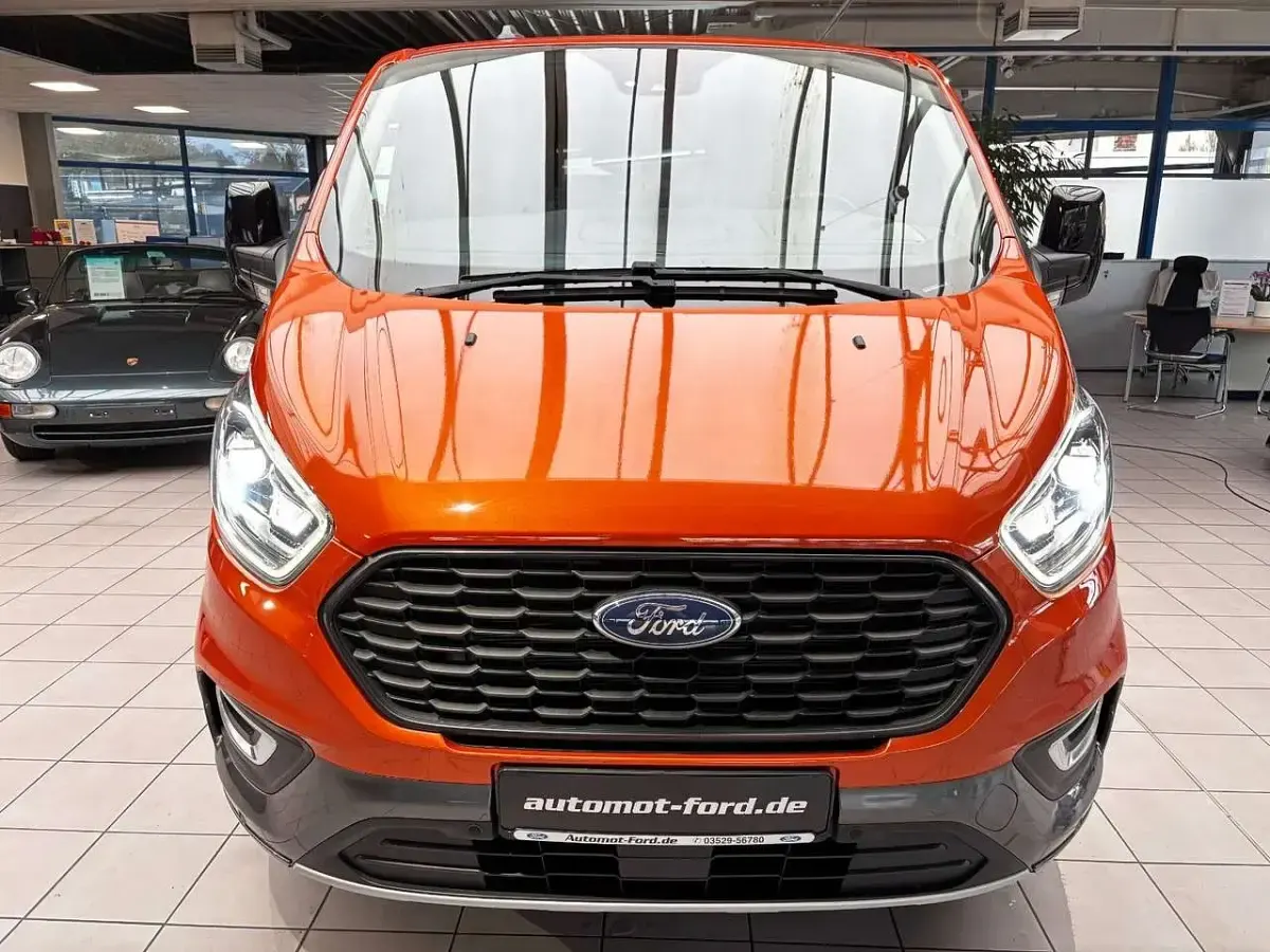 Gebraucht Ford Tourneo Active 185 PS (136 kW) 2021 Hokkaidoorange metallic Van / Kleinbus