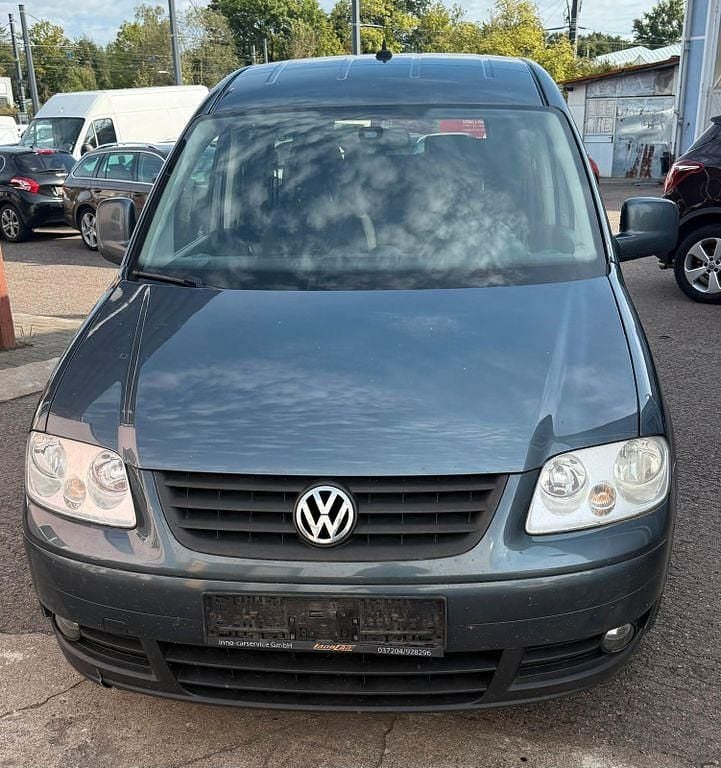 Grau Gebraucht 2010 VW Caddy Maxi Life Team Van / Kleinbus | 3.900 € (Superpreis) - Bild 1/4