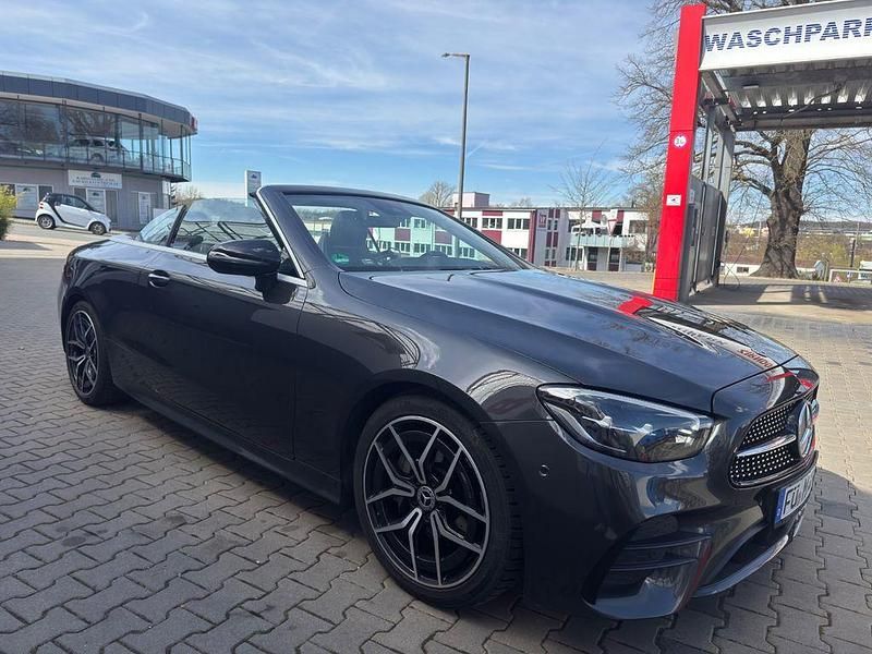 Gebraucht Mercedes E200 197 PS (144 kW) 2023 Grau Cabrio