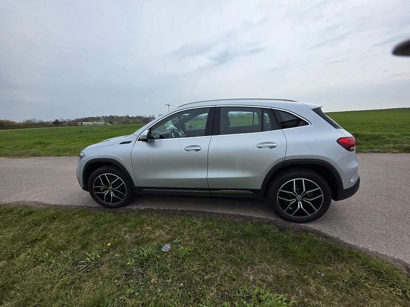 Gebraucht Mercedes EQA350 214 kW (292 PS) 2022 Silber SUV