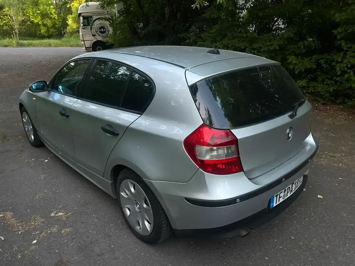 Gebraucht BMW 118 129 PS (94 kW) 2006 Silber Kleinwagen