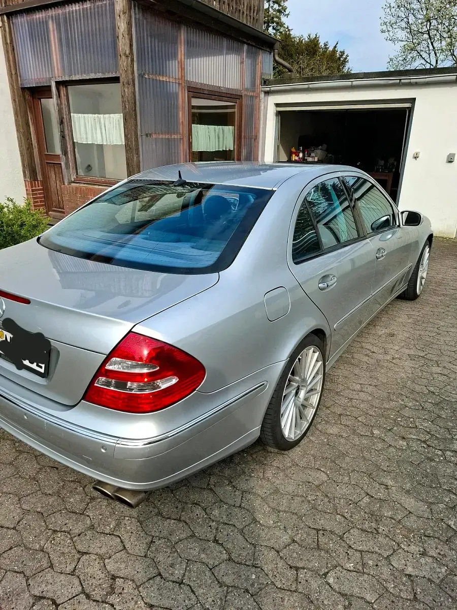 Gebraucht Mercedes E500 306 PS (225 kW) 2002 Silber Limousine