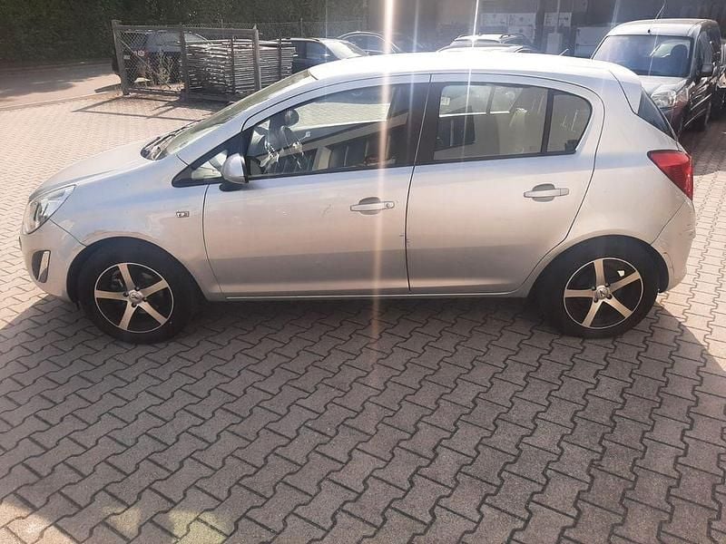 Gebraucht Opel Corsa Active 86 PS (63 kW) 2013 Silber Limousine
