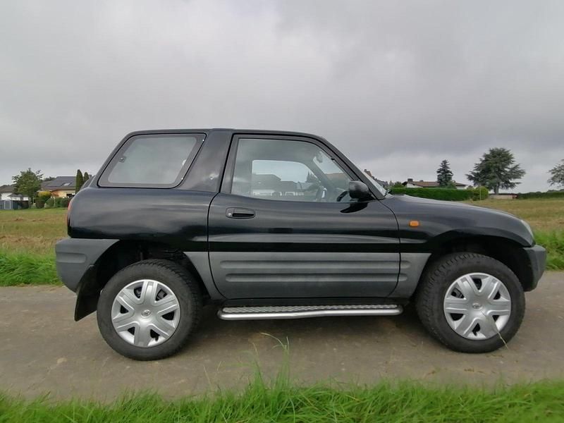 Schwarz Gebraucht 1995 Toyota RAV4 SUV | 3.950 € - Bild 1/4
