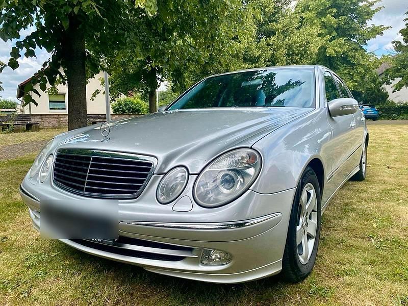 Silber Gebraucht 2004 Mercedes E200 Limousine | 4.100 € (Guter Preis) - Bild 1/4