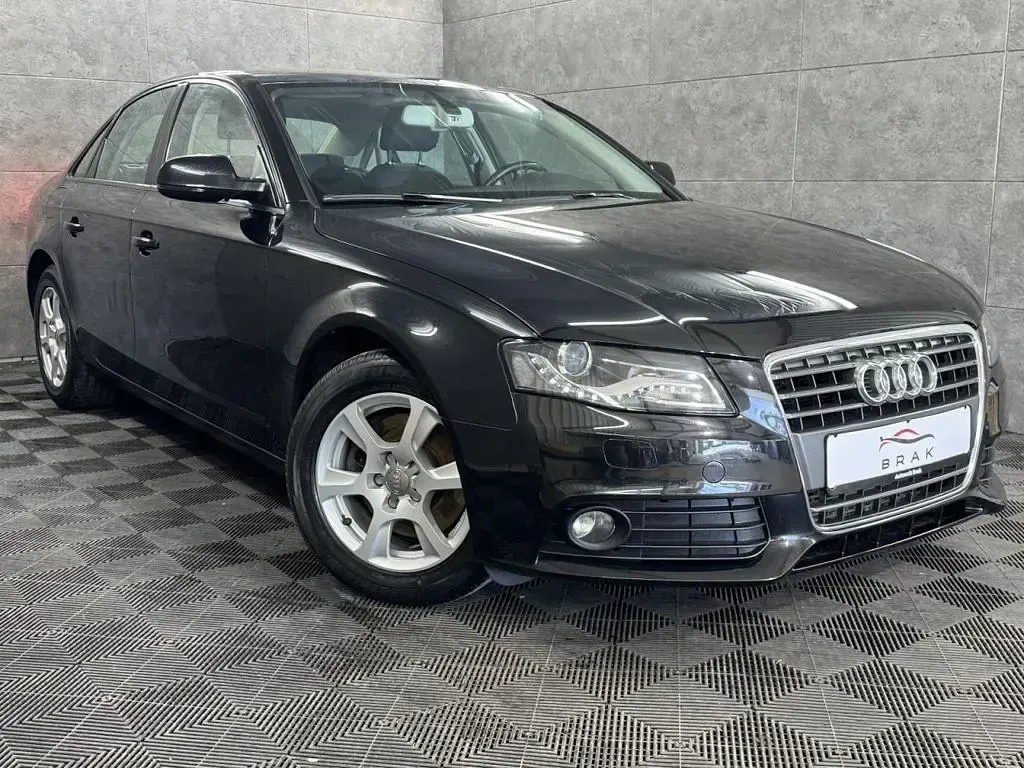 Gebraucht Audi A4 Attraction 120 PS (88 kW) 2012 Phantomschwarz perleffekt Limousine