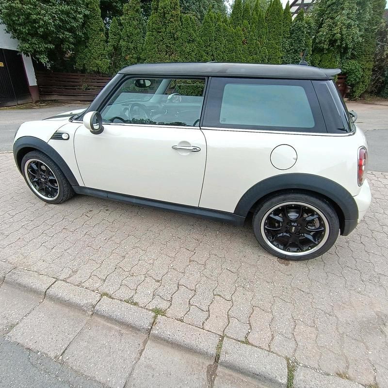 Weiß Gebraucht 2010 Mini Cooper Kleinwagen | 3.900 € (Superpreis) - Bild 1/4