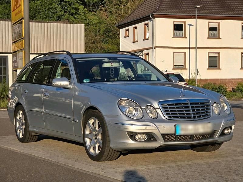Gebraucht Mercedes E320 Elegance 224 PS (164 kW) 2009 Silber Kombi