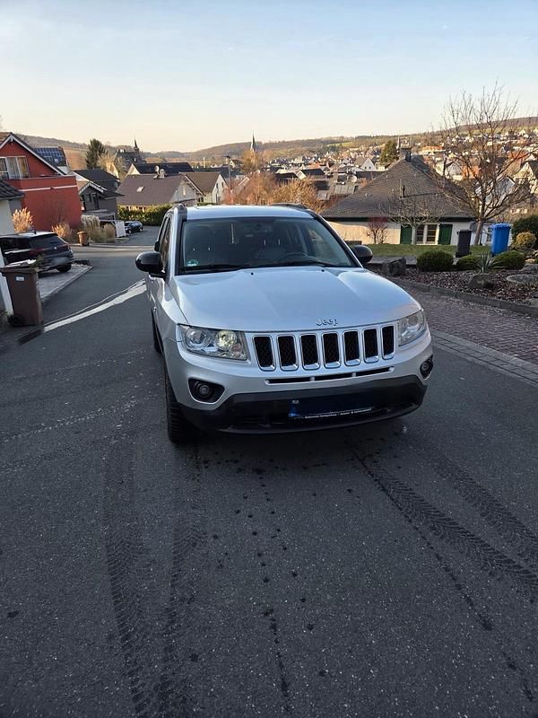 Gebraucht Jeep Compass Limited 163 PS (119 kW) 2012 Silber SUV