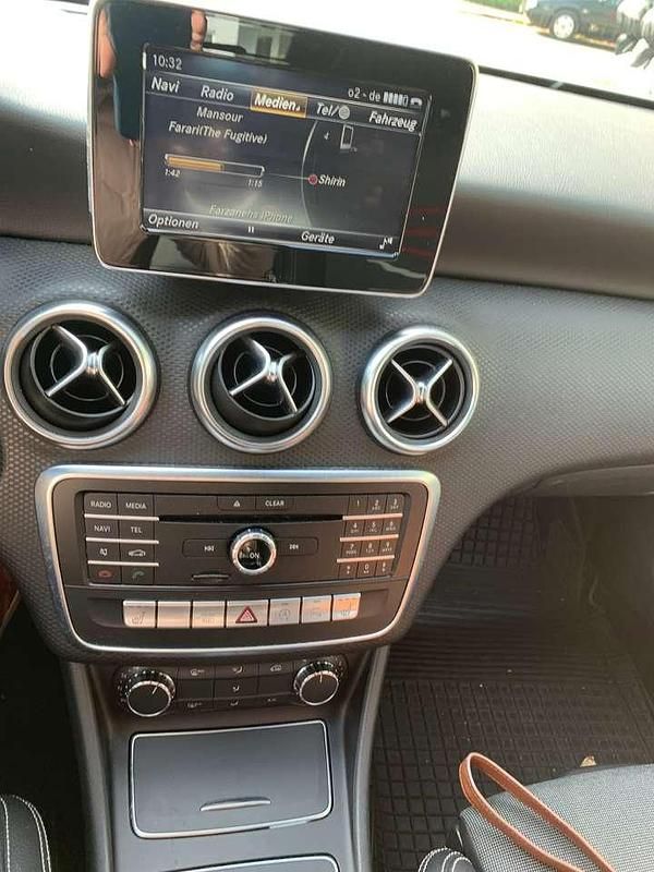 Gebraucht Mercedes 180 109 PS (80 kW) 2016 Weiß Limousine