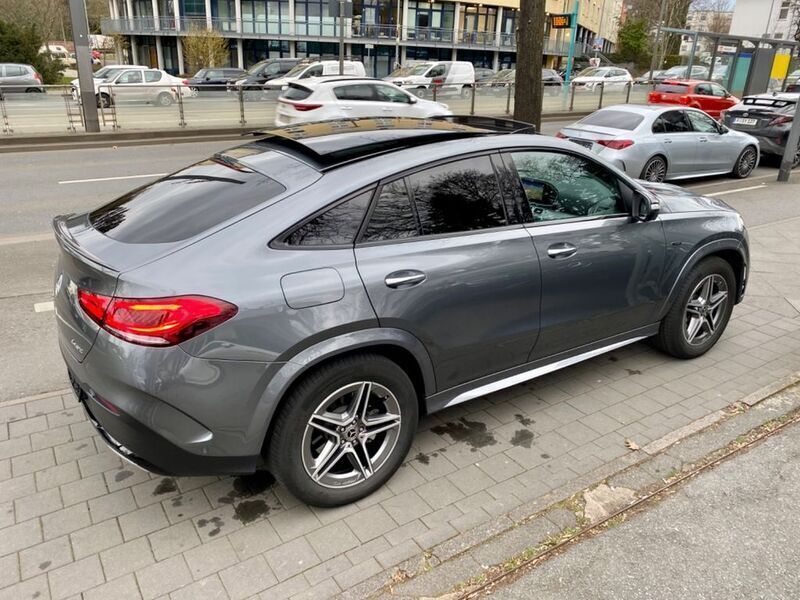 Grau Gebraucht 2021 Mercedes GLE350e AMG Coupé | 76.400 € (Etwas zu teuer) - Bild 1/4