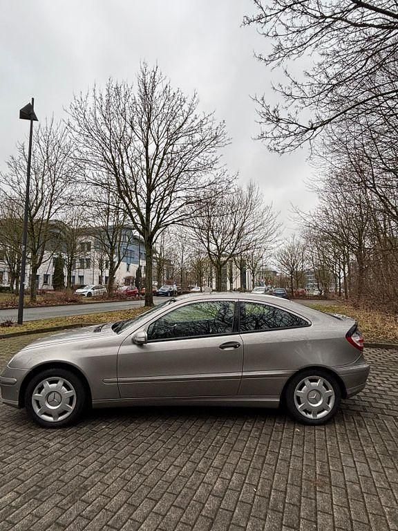 Gebraucht Mercedes C180 143 PS (105 kW) 2006 Silber Coupé