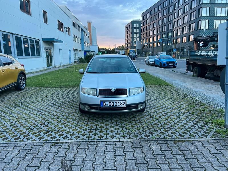 Silber Gebraucht 2004 Skoda Fabia Kleinwagen | 2.300 € (Fairer Preis) - Bild 1/4