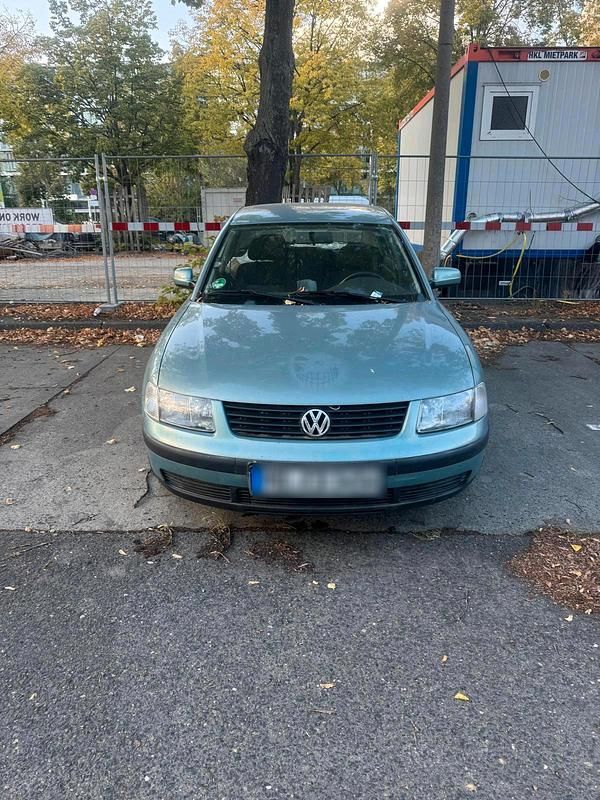 Grün Gebraucht 1997 VW Passat Limousine | 450 € (Guter Preis) - Bild 1/4