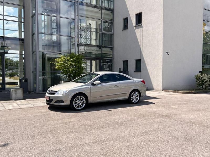 Gebraucht Opel Astra Cabriolet Cosmo 150 PS (110 kW) 2007 Gold Cabrio