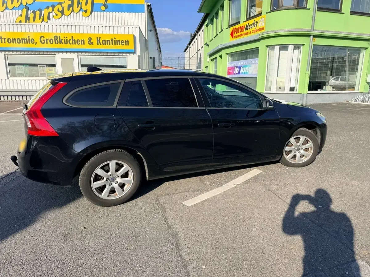 Używany Volvo V60 163 KM (119 kW) 2011 Czarny Kombi