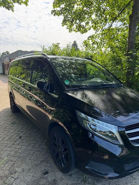 Schwarz Gebraucht 2016 Mercedes V250 Avantgarde Van / Kleinbus | 34.900 € (Guter Preis) - Bild 1/4